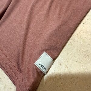 Vuori Mauve T-Shirt size medium